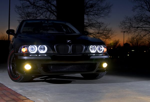 BMW с неоновыми глазами